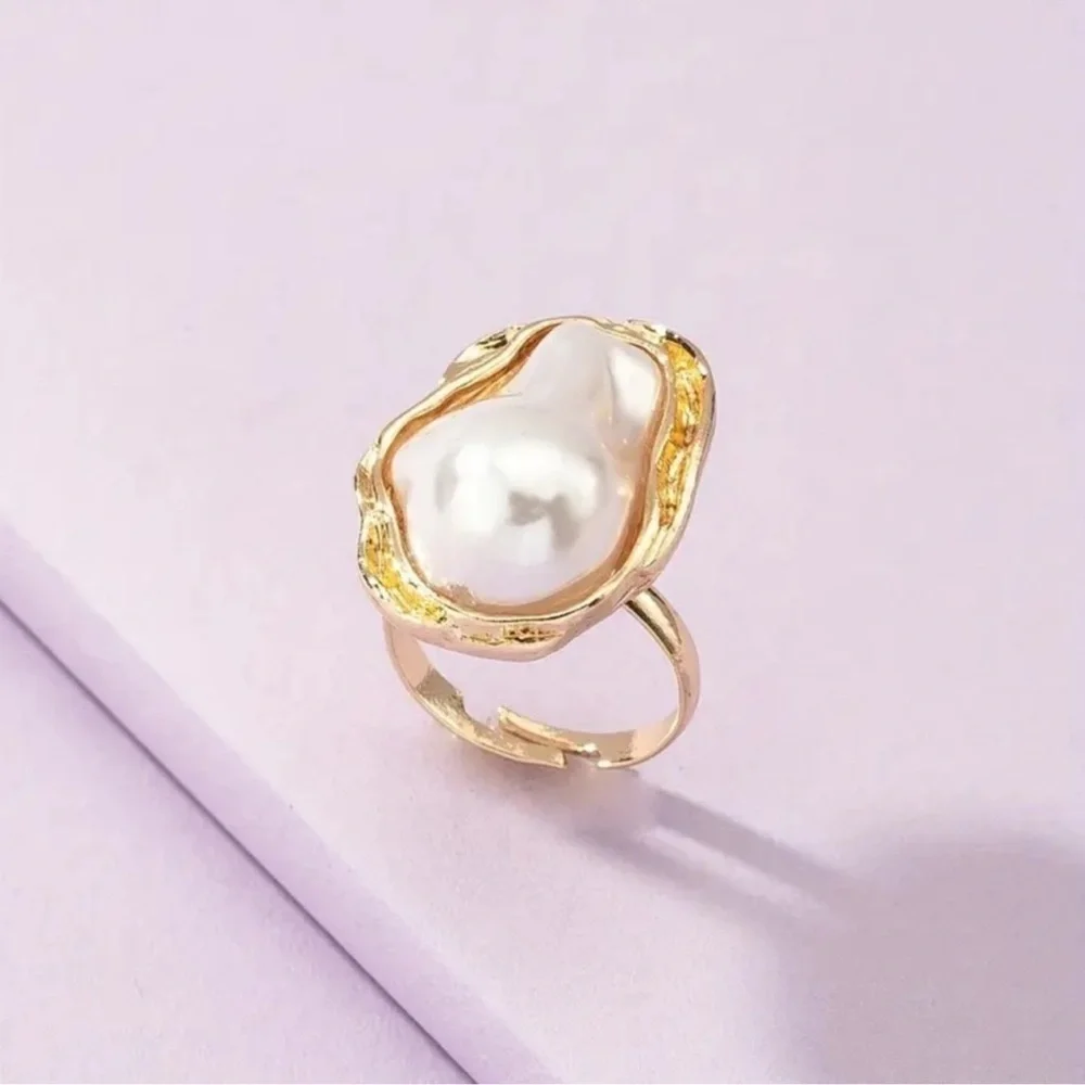 NEW❗️Elegant Gold and Pearl Adjustable Ring. Stylish Ring 🤍